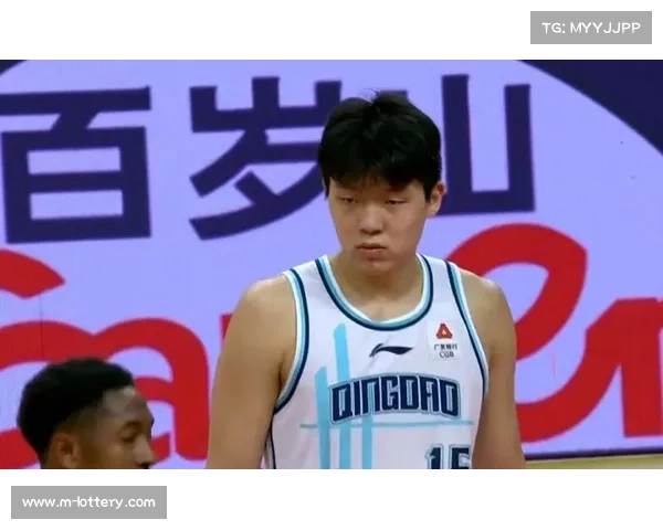 杨瀚森美式口音采访走红 球迷称其发音堪比英语老师 杨瀚森美式口音采访走红 球迷称其发音堪比英语老师